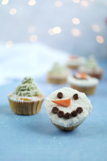 weihnachtliche-muffins-fuer-hunde-backen-rezept_herr-olaf-1-360×540